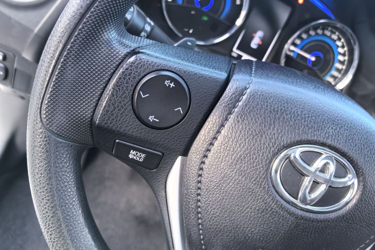 丰田 卡罗拉 2017款 改款双擎 1.8L E-CVT领先版中控内饰7009