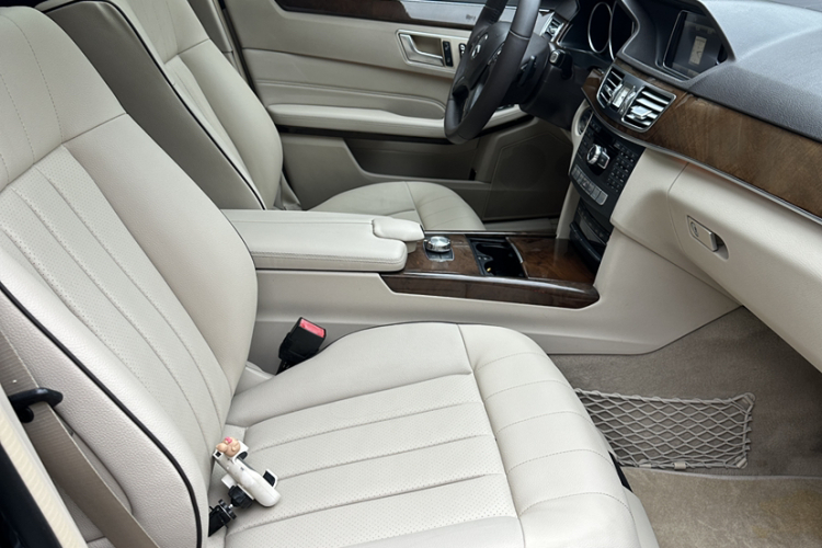 奔驰E级 2015款 E 200 L局部细节41