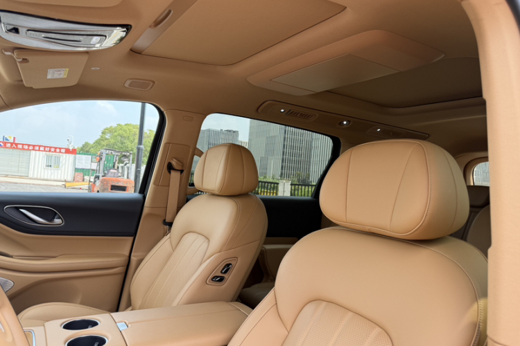 岚图汽车 岚图梦想家 2025款 PHEV 四驱尊贵鲲鹏版局部细节57