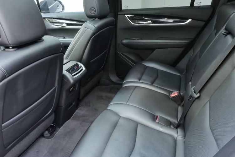 凯迪拉克XT6 2021款 2.0T 七座四驱豪华型中控内饰7004
