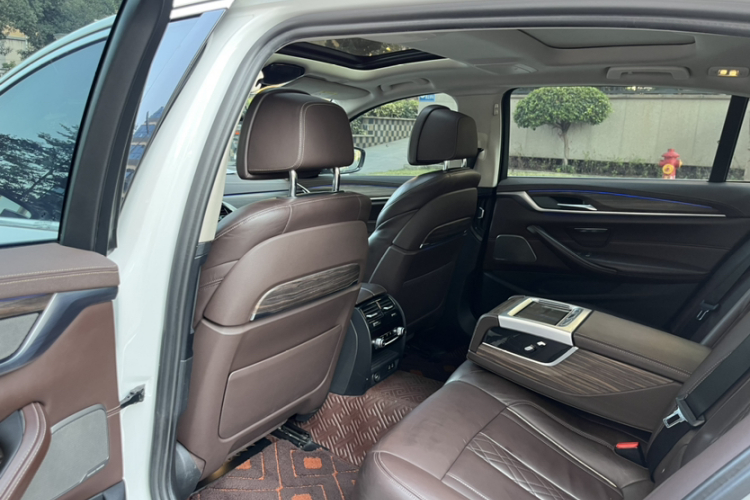 宝马5系 2020款 530Li 尊享型 豪华套装中控内饰7001