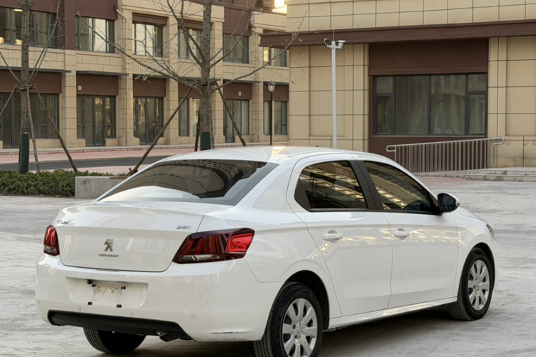 标致301 2017款 1.6L 自动舒适版车身外观6003