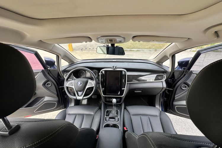 比亚迪 宋MAX 2018款 1.5T 自动智联精英型 6座中控内饰7002