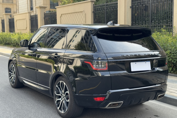 路虎 揽胜运动版 2022款 3.0 L6 耀黑版车身外观6005