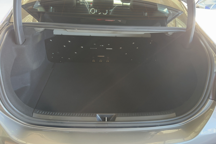 奔驰A级 2021款 A 200 L 运动轿车时尚型局部细节9012