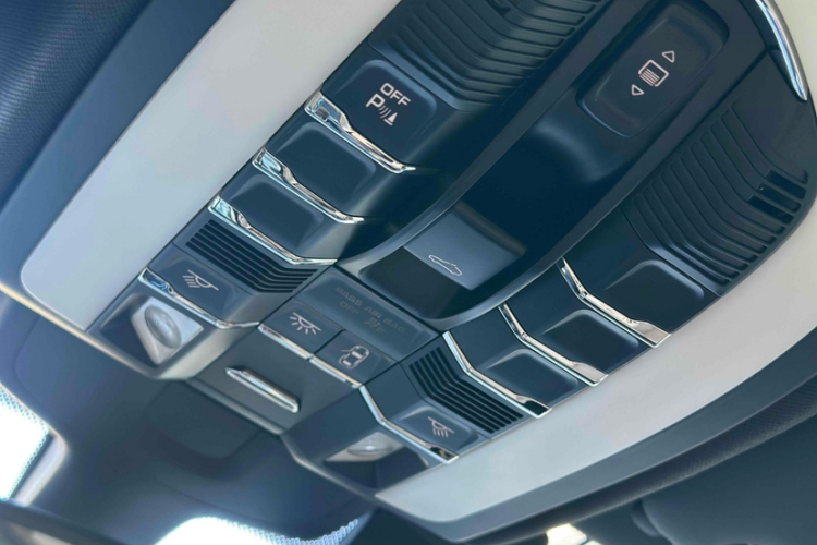 保时捷 2015款 Cayenne 3.0T中控内饰7011