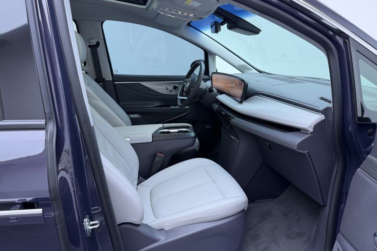 别克GL8 2025款 陆尊 尊享版中控内饰7009