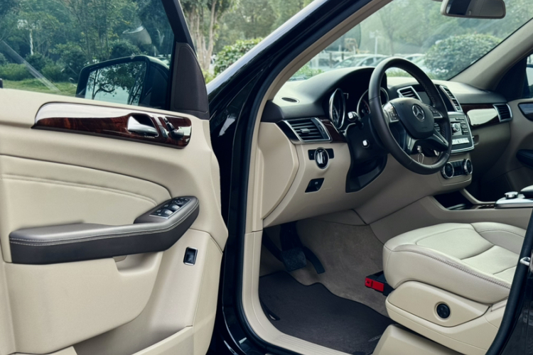 奔驰M级 2014款 ML 400 4MATIC动感型中控内饰7002