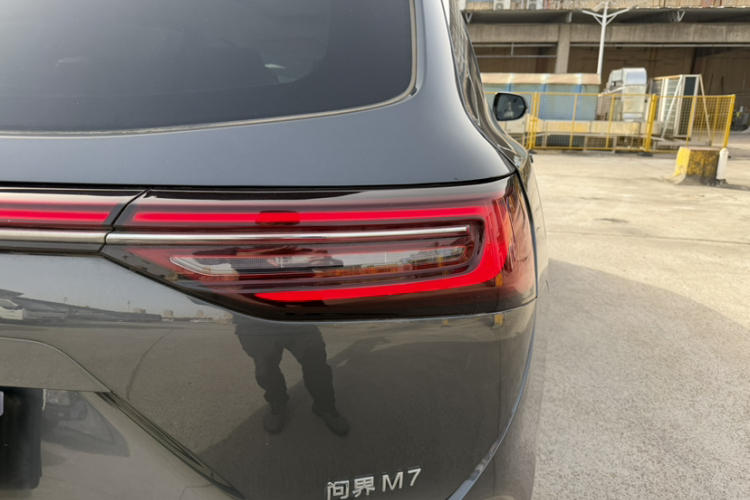 鸿蒙智行 问界M7 2024款 1.5T 后驱Plus版 5座车身外观6011