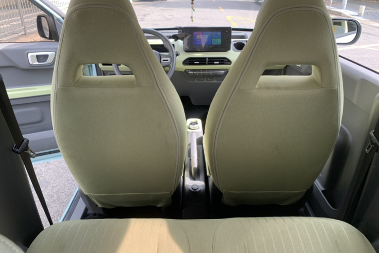 吉利银河 2023款 熊猫mini 120km 亚运熊中控内饰7003