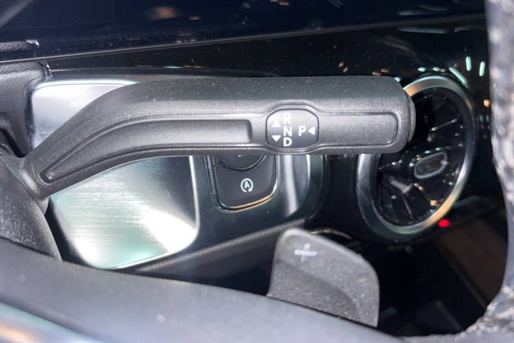 奔驰GLB 2023款 改款 GLB 200 时尚型局部细节18