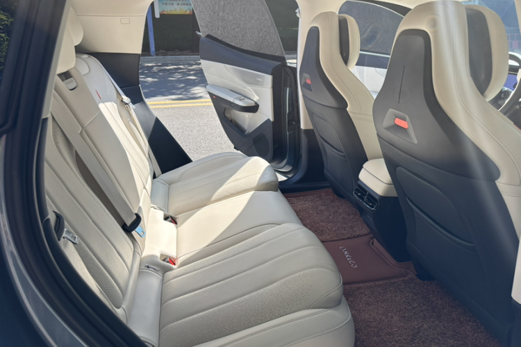 领克07 2024款 EM-P 126长续航 Ultra中控内饰7010