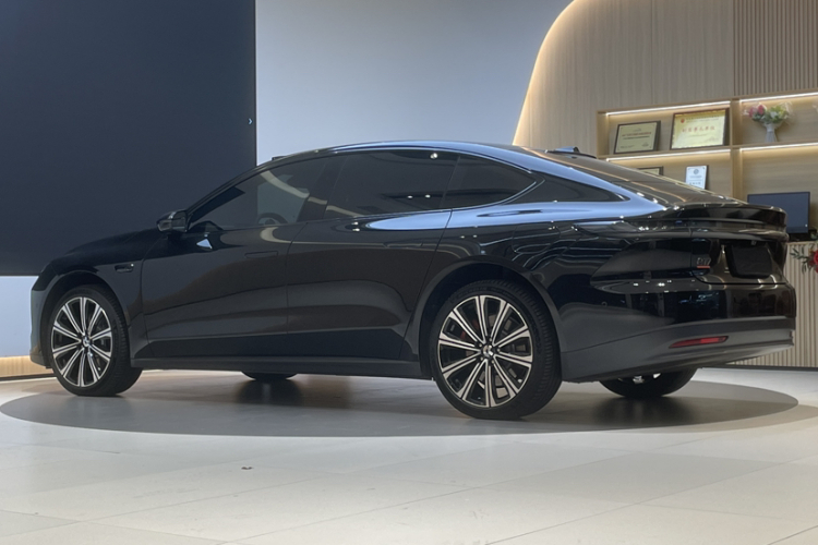 蔚来ET7 2024款 100kWh 行政签名版车身外观6006