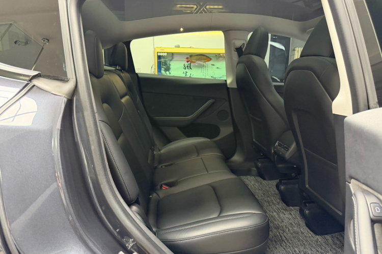 特斯拉 Model Y 2024款 后轮驱动版中控内饰7011