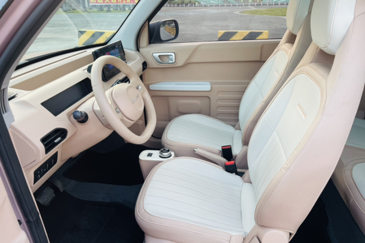 吉利银河 2023款 熊猫mini 200km 灵动熊中控内饰7006