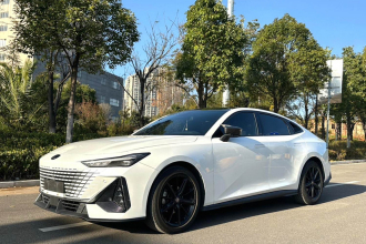 长安UNI-V 2022款 1.5T 尊贵型