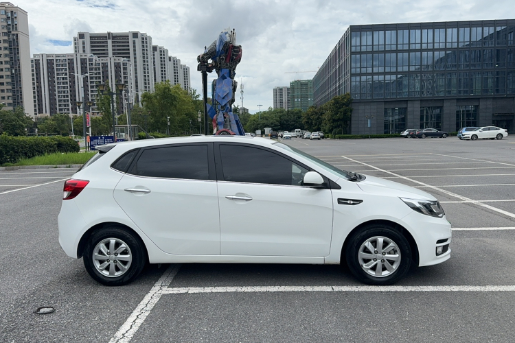 起亚K2 2015款 两厢 1.4L AT GLS炫酷版车身外观6004