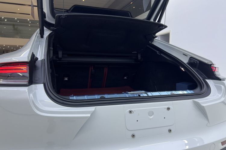 保时捷 2023款 改款 Panamera 4 行政加长铂金版 2.9T中控内饰7008