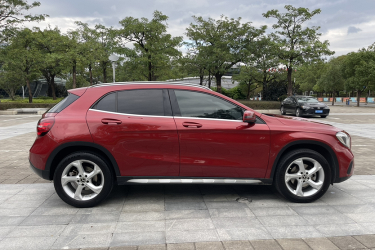 奔驰GLA 2018款 GLA 200 动感型车身外观6005