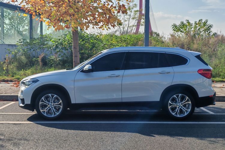 宝马X1 2018款 sDrive20Li 领先型车身外观6004