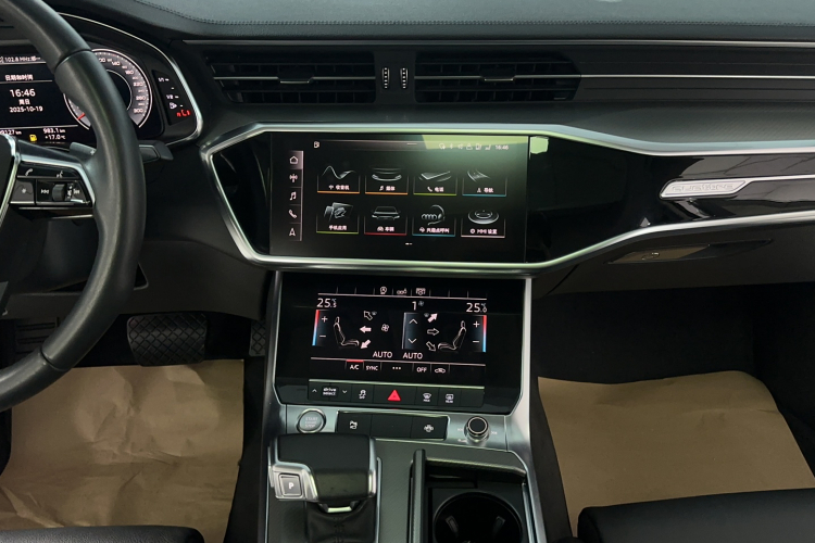 奥迪A6L 2019款 45 TFSI quattro 臻选致雅型中控内饰7009