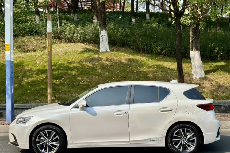 雷克萨斯CT 2020款 CT200h 精英版 单色车身外观6014