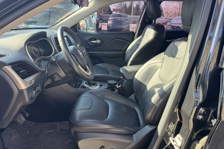 Jeep 自由光 2016款 2.0L 优越版中控内饰7006