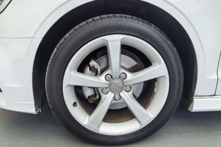 奥迪A3 2018款 30周年年型 Limousine 35 TFSI 时尚型车身外观6013