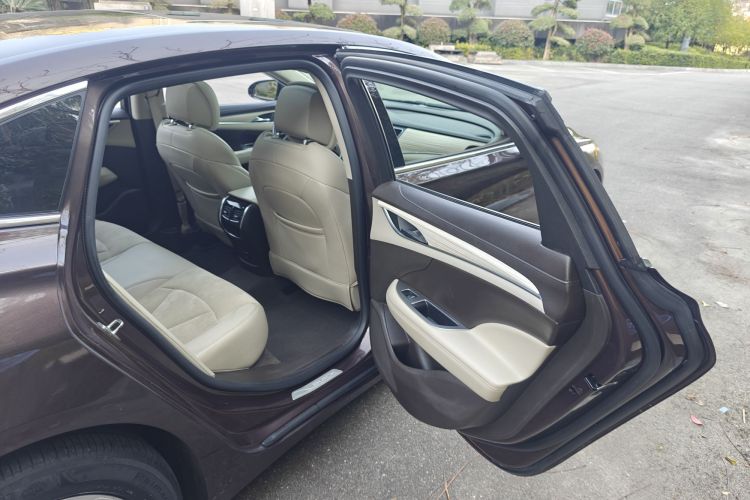 别克 君越 2016款 30H 豪华型中控内饰7007