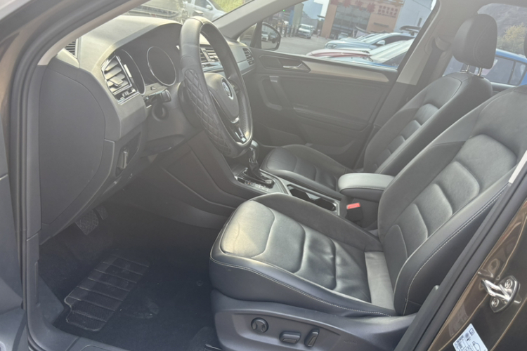 大众 途观L 2018款 380TSI 自动四驱豪华版中控内饰7004