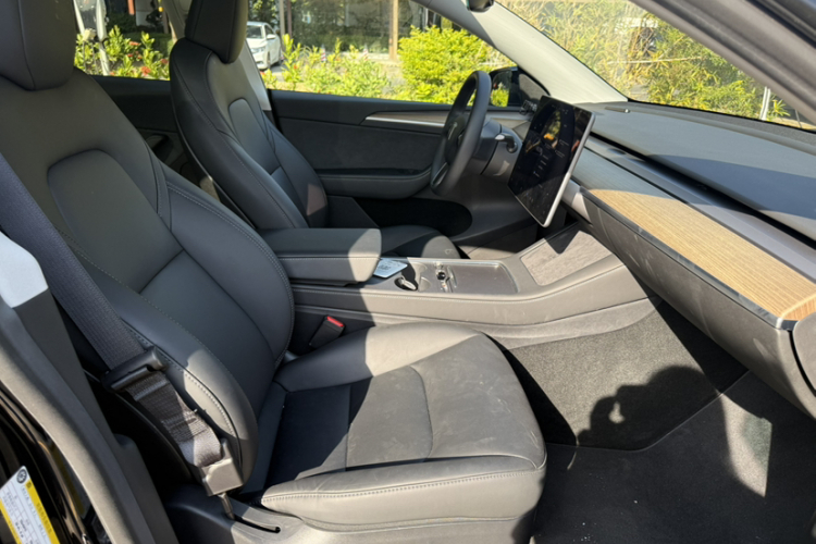 特斯拉 Model Y 2022款 后轮驱动版中控内饰7005