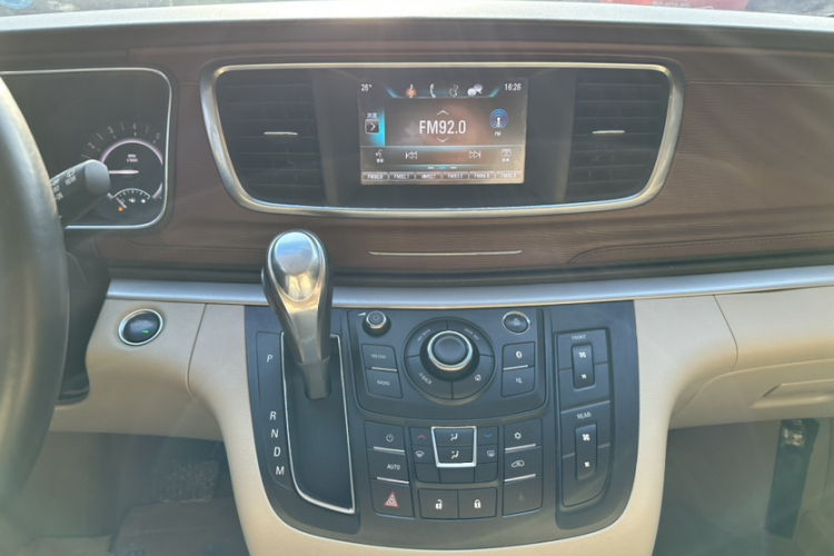 别克GL8 2018款 28T 豪华型 国VI中控内饰7012