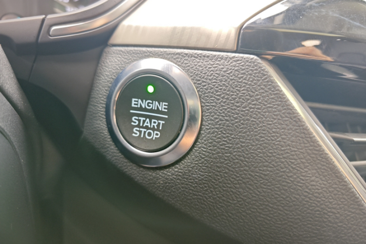 福特 福克斯 2020款 两厢 EcoBoost 180 自动锋潮型中控内饰7006