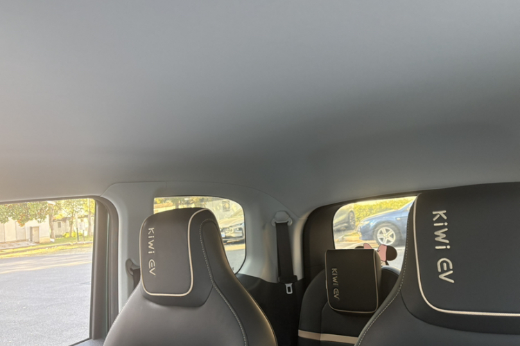 宝骏KiWi EV 2022款 设计师轻享版 三元锂中控内饰7004
