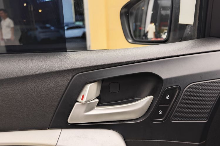 吉利汽车 帝豪 2017款 三厢百万款 1.5L 手动向上版中控内饰7014