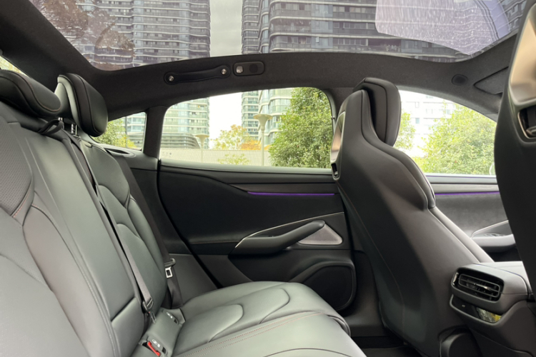 小米汽车 小米SU7 2024款 后驱长续航智驾版中控内饰7010