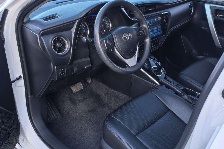 丰田 卡罗拉 2017款 改款双擎 1.8L E-CVT领先版中控内饰7001