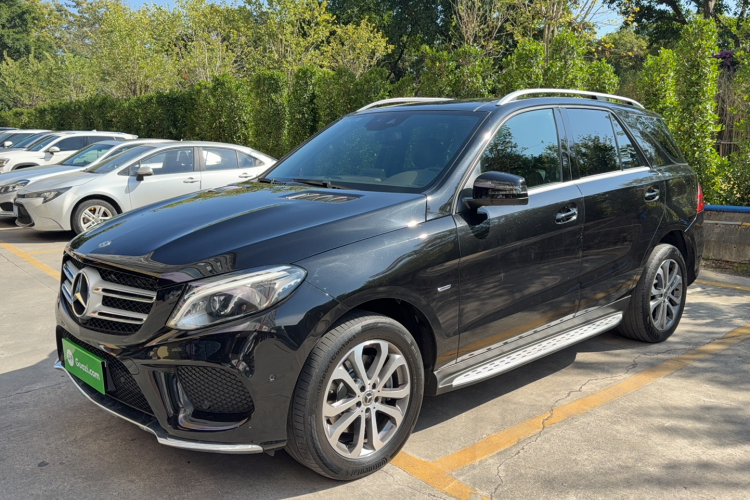 奔驰GLE 2018款 GLE 320 4MATIC 动感型臻藏版车身外观1