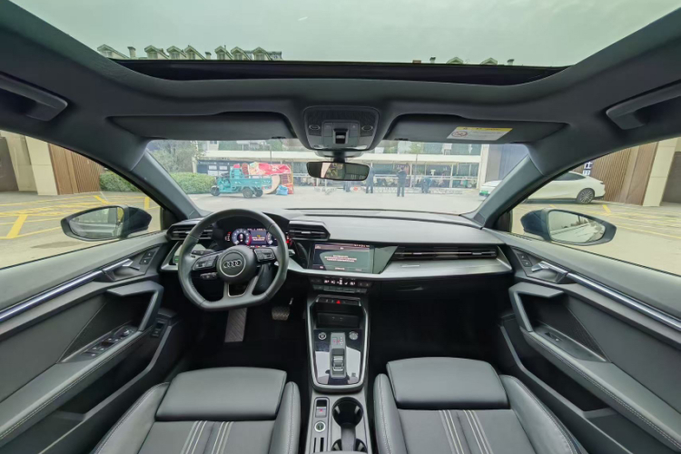 奥迪A3 2022款 A3L Limousine 35 TFSI 时尚运动型中控内饰7005