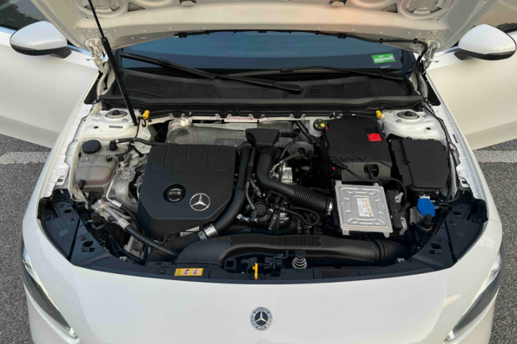 奔驰A级 2022款 改款三 A 200 L 运动轿车时尚型中控内饰7003