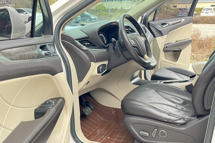 林肯MKC 2017款 2.0T 四驱尊雅版中控内饰7001