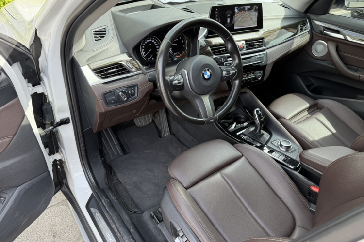 宝马X1 2021款 xDrive25Li 尊享型中控内饰7008