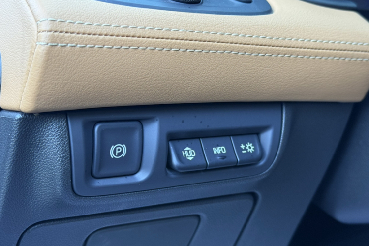 别克 君越 2019款 28T 尊贵型中控内饰7003