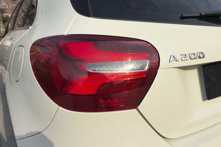 奔驰A级(进口) 2018款 A 200 时尚型车身外观6008