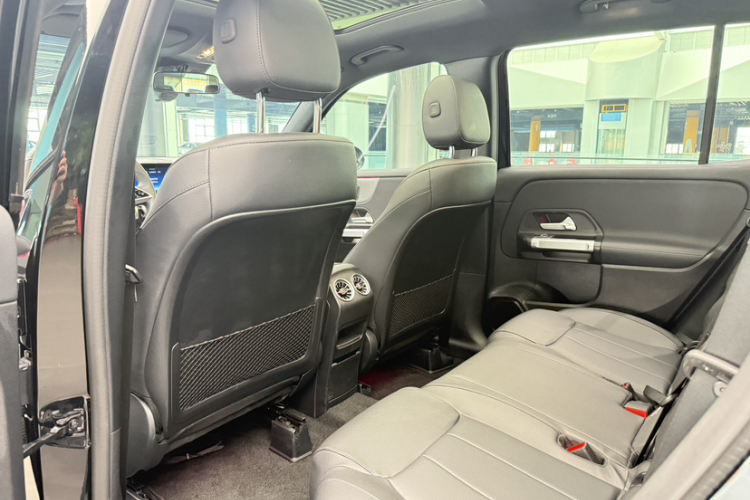 奔驰GLB 2024款 改款 GLB 200 动感型中控内饰7007