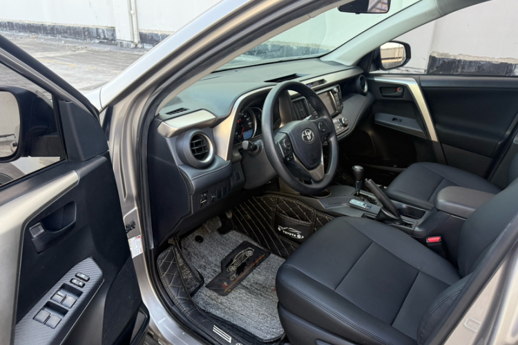 丰田 RAV4荣放 2015款 2.0L CVT两驱风尚版局部细节19