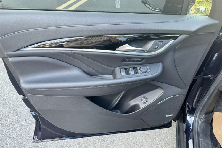 别克 昂科旗 2022款 652T 四驱尊享旗舰型 7座中控内饰7015