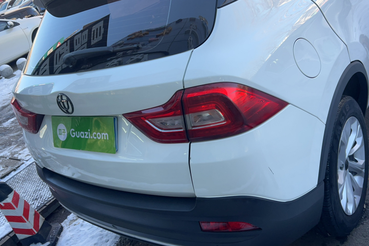 中华V3 2017款 1.5L 自动精英型车身外观6004