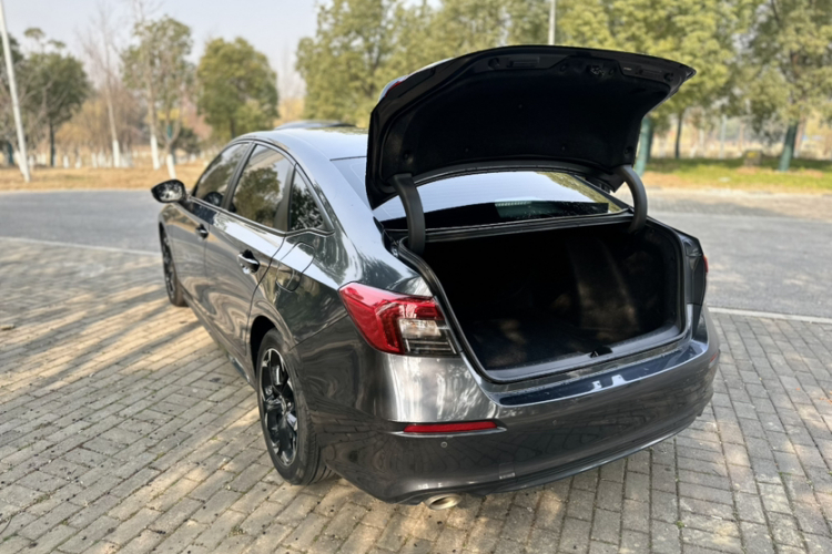 本田 思域 2022款 240TURBO CVT燃动版局部细节23