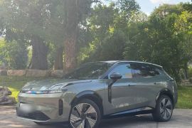 领克08 EM-P 2023款 220km 四驱性能Halo